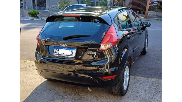 FORD - FIESTA - 2013/2014 - Preta - R$ 35.900,00