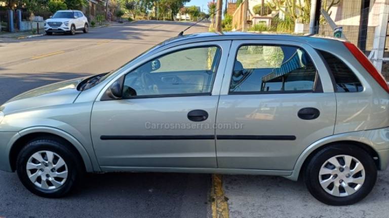 CHEVROLET - CORSA - 2005/2006 - Cinza - R$ 19.900,00