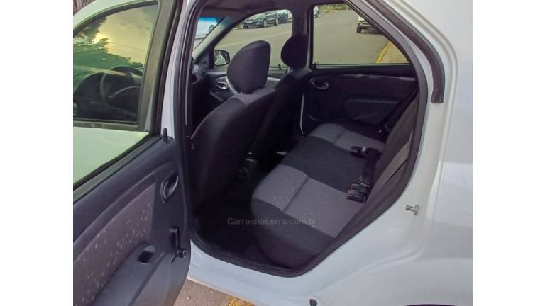 RENAULT - LOGAN - 2012/2013 - Branca - R$ 27.500,00